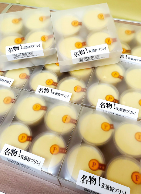 自慢のプリンの無人販売も!