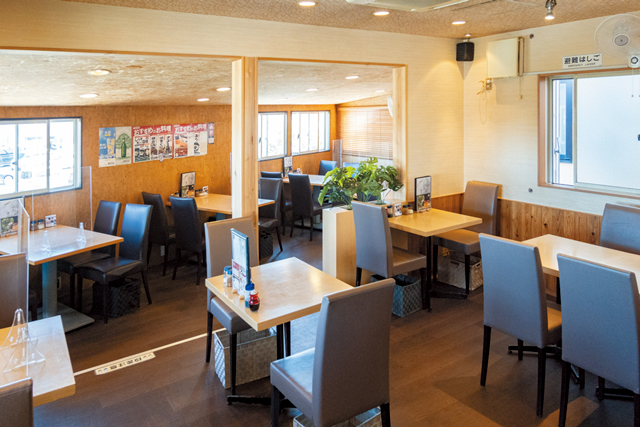 迫力の海鮮てんこ盛り!ぜいたく丼は必食!「しらす問屋 とびっちょ江の島本店」