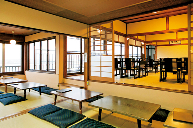 ぷるぷる卵とコリコリさざえが相性抜群!「江之島亭」