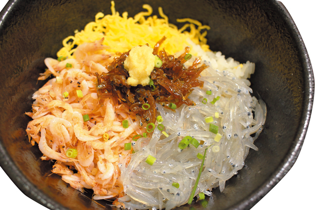 名物の海鮮丼はこちら!