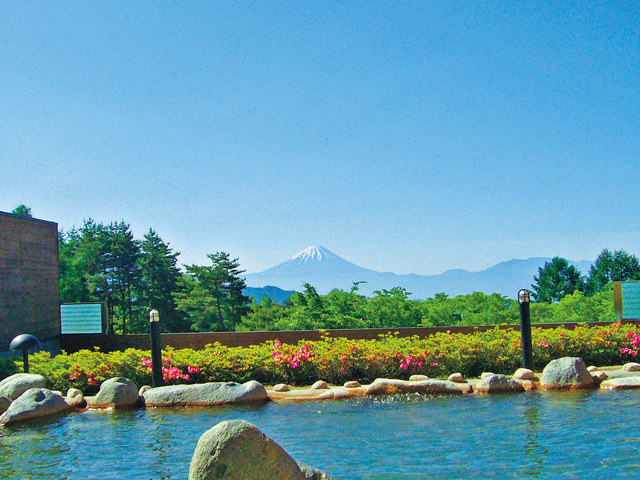 【清里&甲斐大泉×観光】富士山を望む至福な湯浴み時間「甲斐大泉温泉 パノラマの湯」