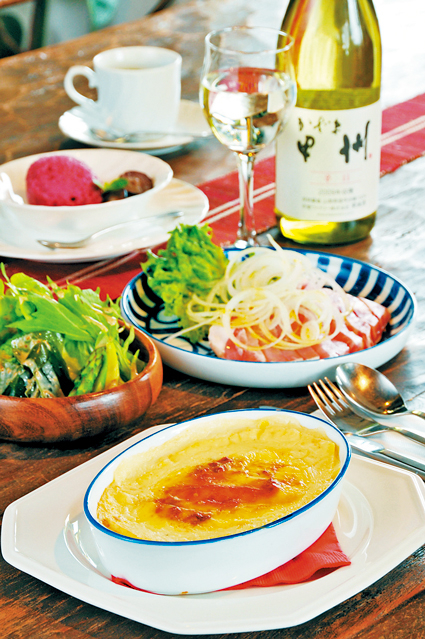 【勝沼×ワイナリー直営レストラン】文化財でワインやスイーツを味わう「ワインカフェ古壺」