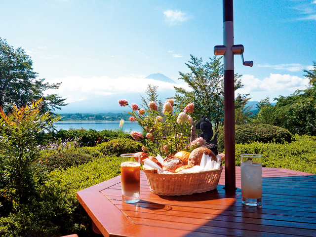 【河口湖×パン】余計な添加物を使わない人気の自家製自然酵母パン「湖畔のパン工房レイクベイク」