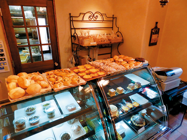 【山梨・河口湖×パン】本物のフランスパンとパンに合う惣菜を販売「ラ・ブーランジュリー」