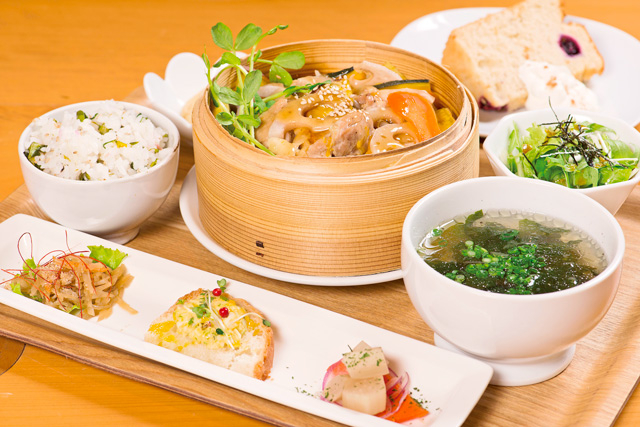 【伊那谷ランチ】地元野菜をせいろ蒸しで堪能「雨ことばカフェ」