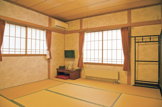 【函館・ベイエリア×おすすめの宿】蔵造りのモダンなペンション「ペンションじょう蔵」