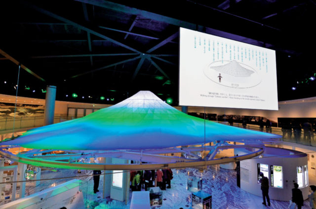 まずは2Fからスタート!