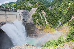 【長野×観光2日目 5】黒部ダムの放水のシャワーがヒンヤリ涼しい「黒部ダム」