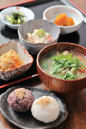 【長野×観光3日目】<ランチはココ!>地元の味でおもてなし「田舎料理おひょっくり 八方本店」