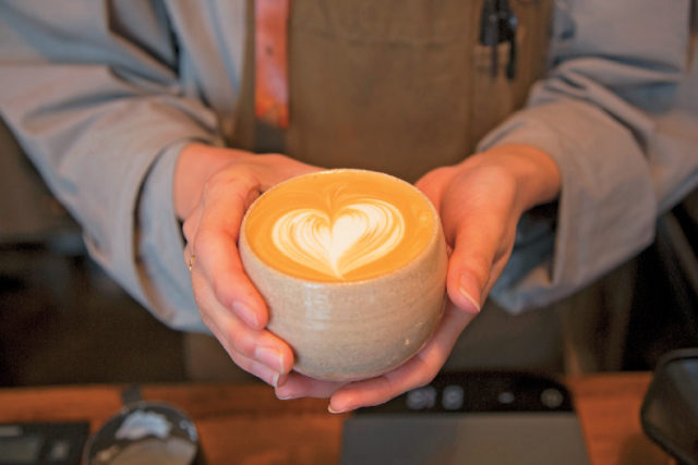 【甲府×観光】フルーティなコーヒーと焼き菓子で至福のひととき「AKITO COFFEE」