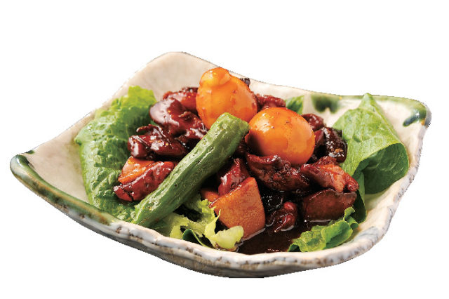 発祥の店で味わう絶品の鳥もつ煮「手打そば 奥藤本店」