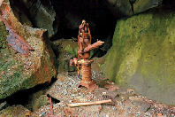 洞窟の中に広がる氷の世界に驚き