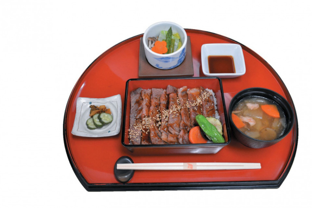 とびっきりの笑顔で迎えてくれる「上河内サービスエリア(下り)」