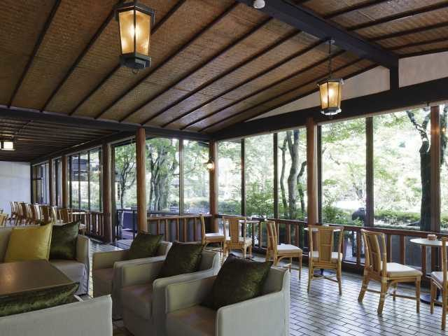 【一度は泊まりたい長野の高原の宿】老舗の風格を漂わせるクラシックホテル「軽井沢万平ホテル」