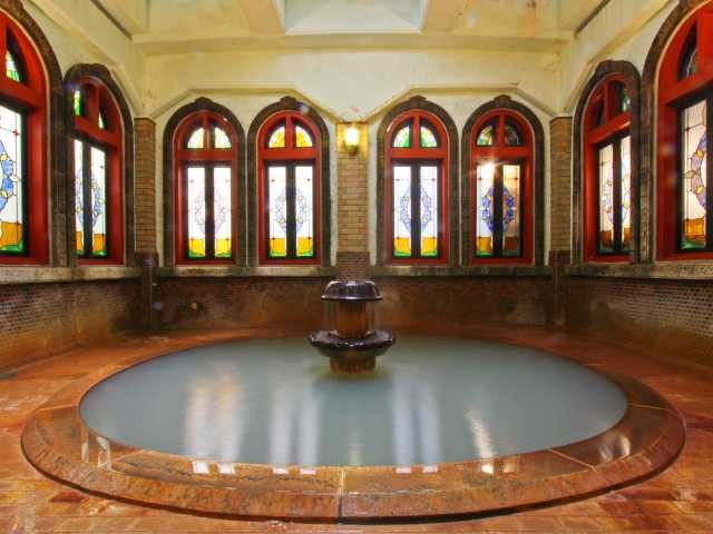 【一度は泊まりたい長野の温泉宿】往時を偲ばせる古色の宿で昭和モダンの湯に浸かる「歴史の宿金具屋」