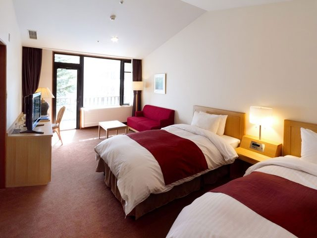 【一度は泊まりたい長野の高原の宿】森の自然と優雅に調和した癒しのホテル「八ヶ岳高原ロッジ」