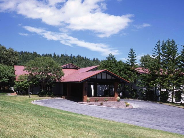 【一度は泊まりたい長野の高原の宿】森の自然と優雅に調和した癒しのホテル「八ヶ岳高原ロッジ」