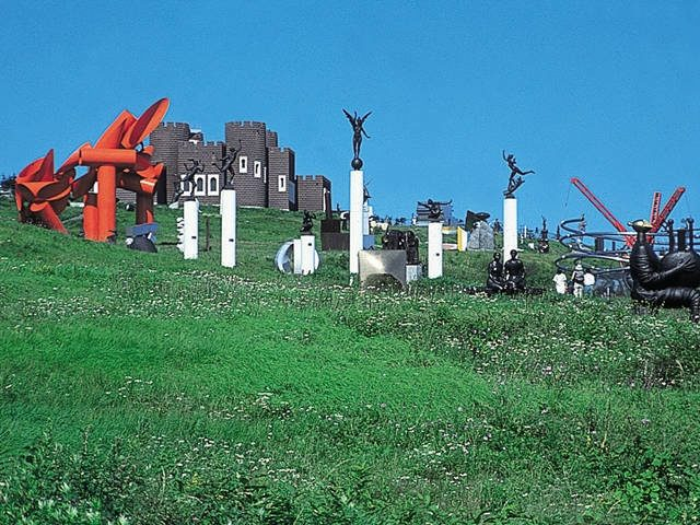 【蓼科・ビーナスライン×観光】美しい高原でアートを楽しむ「美ヶ原高原美術館」