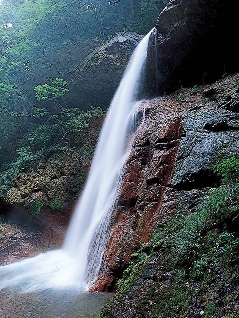 TOPIC1 豪快に流れる雷滝