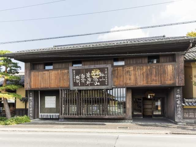 ③桝一市村酒造場の手盃台で地酒を試飲