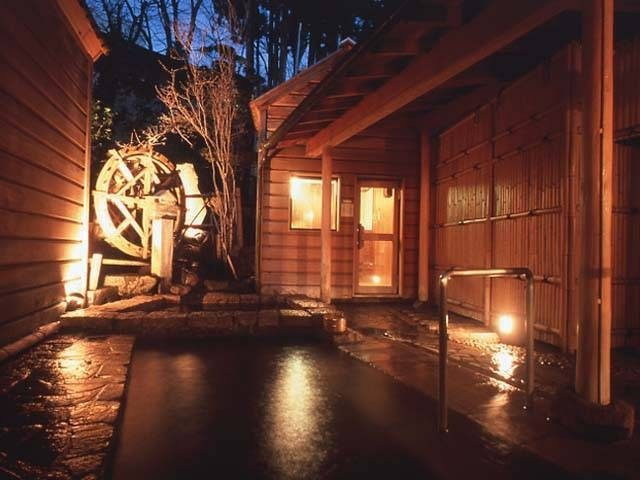 【一度は泊まりたい長野の温泉宿】屋の豪壮な造りを見上げ名湯にどっぷり浸かる「旅館 さかや」