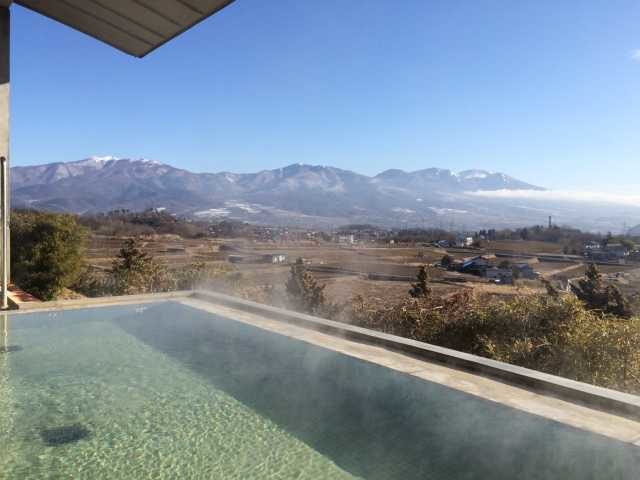 【長野・東御×観光】一幅の絵のような浅間連峰を観賞「アートヴィレッジ明神館」