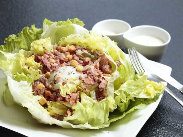 〈ハルニレテラスから徒歩4分〉村民食堂