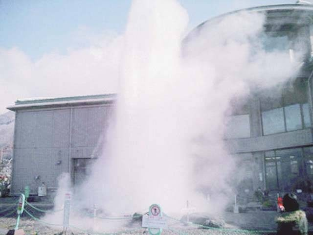 諏訪湖間欠泉センター