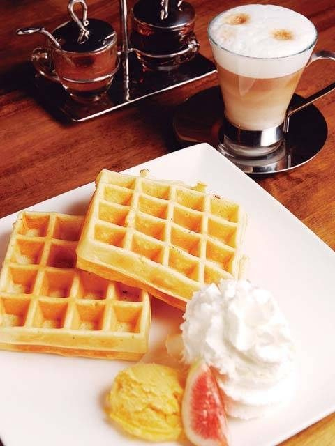 【原村&富士見高原×グルメ】アツアツのワッフルは必食「GREEN EGGみどりのたまご」