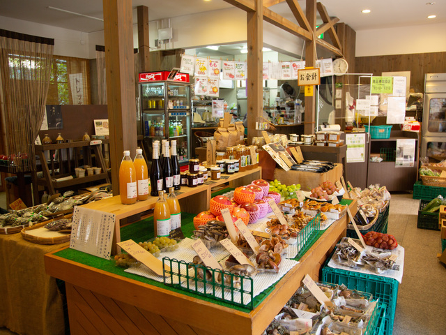 〈信州高山温泉郷の立ち寄りスポット〉信州高山アンチエイジングの里 スパ・ワインセンター