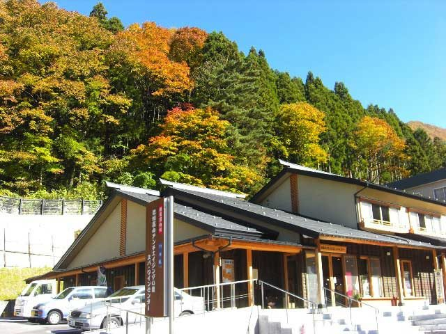 〈信州高山温泉郷の立ち寄りスポット〉信州高山アンチエイジングの里 スパ・ワインセンター