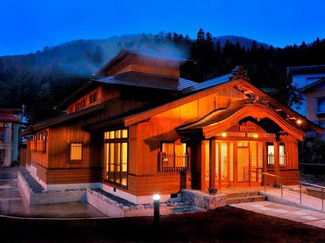 〈野沢温泉の日帰り温泉〉麻釜温泉公園ふるさとの湯