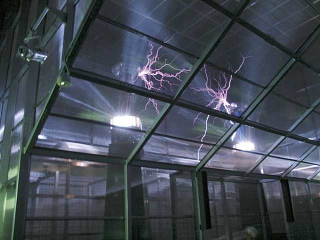 【名古屋市科学館】稲妻と轟音が炸裂!「放電ラボ」