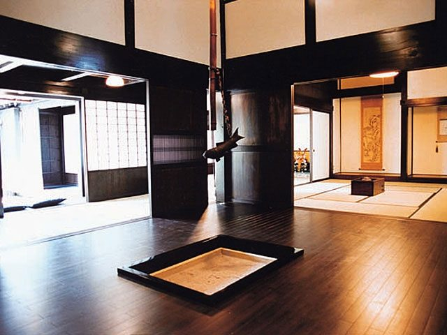 生糸の商いで栄えた町の歴史を探訪「稲荷山宿・蔵し館」