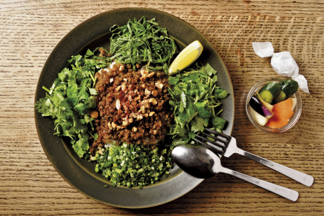 1皿ずつ丹精を込めるユニークカレー「OXYMORON」