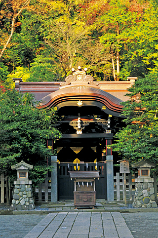 鶴岡八幡宮末社で頼朝公と実朝公を祀る「白旗神社」