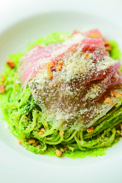 【善光寺周辺のレストラン】温もりのある空間で洗練された料理を味わう「パスタと自然派ワイン こまつや」