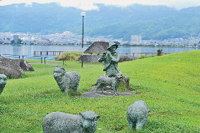 〈上諏訪温泉の観光スポット〉諏訪市湖畔公園