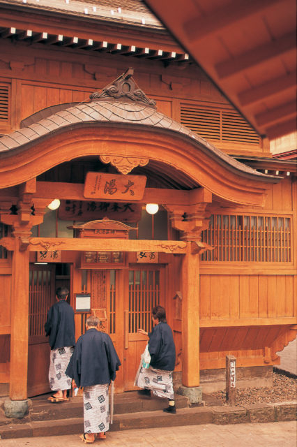 〈野沢温泉の日帰り温泉〉野沢温泉共同浴場