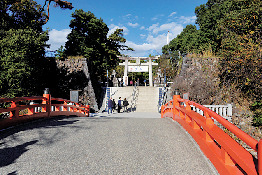 【甲府観光×武田信玄ゆかりのスポット】武田氏の居館跡に建つ信玄公を祀る神社「武田神社」