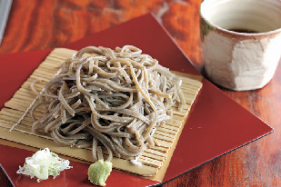 【飯山×グルメ】手打ちそばと地酒や郷土料理を味わう「六兵衛」