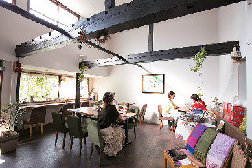 心温まるレトロな空間「春陽」