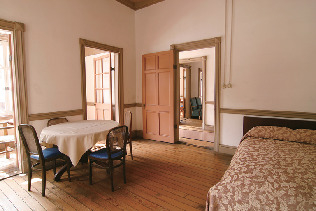 軽井沢をサイクリングでめぐろう⑤ 旧三笠ホテル(改修工事のため休館中)