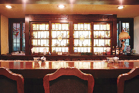 旧軽銀座の人気店 アンティーク洋館カフェで一息「珈琲歌劇」