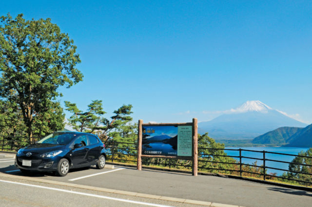 富士五湖一の透明度を誇る「本栖湖」
