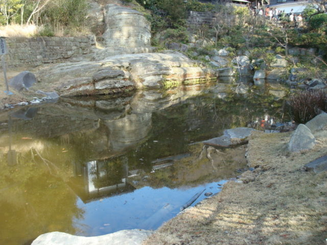 【円覚寺】境内では屈指の紅葉の名所「妙香池」