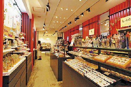 心ときめくガラス雑貨がいっぱい「鎌倉び~・・どろ小町通り店」