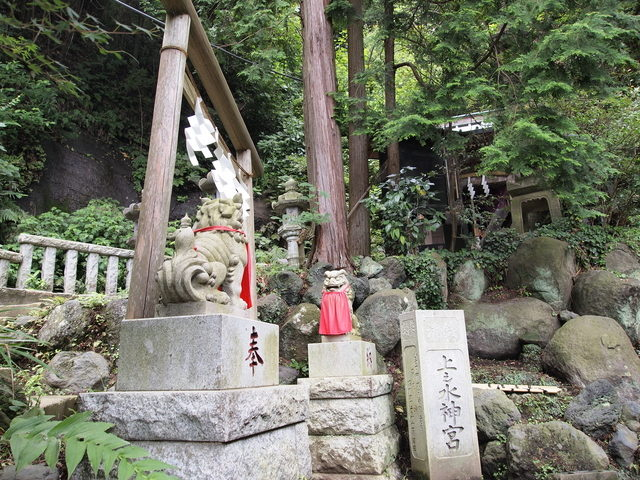 銭洗弁財天宇賀福神社の境内をご案内「上之水神宮」