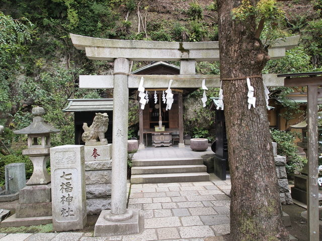 銭洗弁財天宇賀福神社の境内をご案内「七福神社」