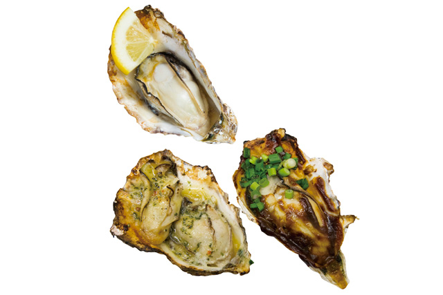 【宮島の食べ歩きスポット】バリエ豊富な焼きガキ「かきふくまる」